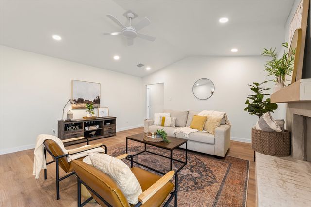 336 Oakwood Lane, Hewitt, TX 76643