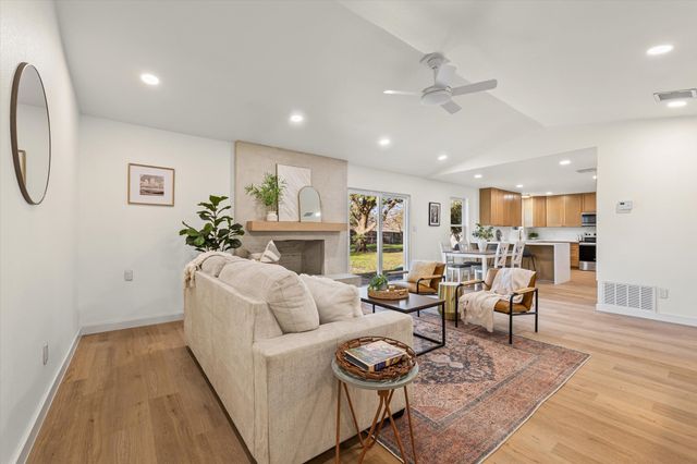 336 Oakwood Lane, Hewitt, TX 76643