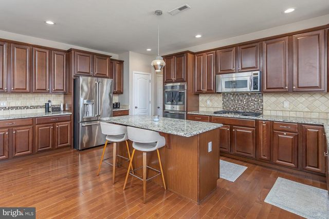 205 WINTERWOOD LN, Mullica Hill, NJ 08062