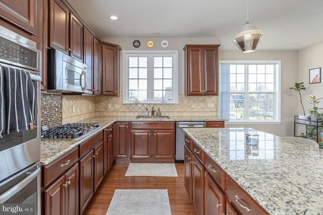 205 WINTERWOOD LN, Mullica Hill, NJ 08062