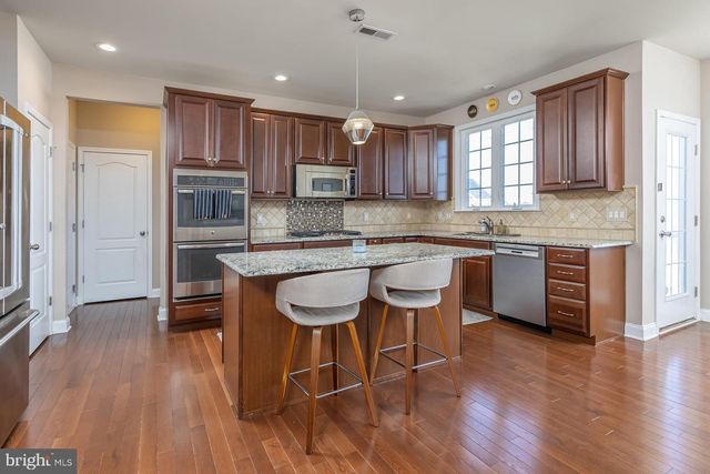 205 WINTERWOOD LN, Mullica Hill, NJ 08062