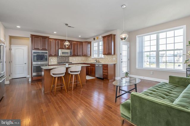 205 WINTERWOOD LN, Mullica Hill, NJ 08062