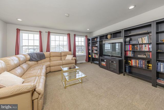 205 WINTERWOOD LN, Mullica Hill, NJ 08062