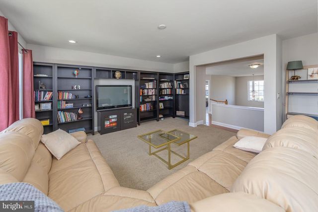 205 WINTERWOOD LN, Mullica Hill, NJ 08062