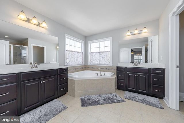 205 WINTERWOOD LN, Mullica Hill, NJ 08062