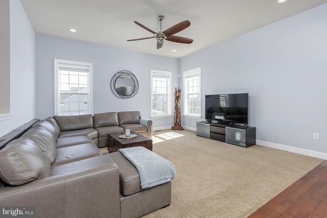 205 WINTERWOOD LN, Mullica Hill, NJ 08062