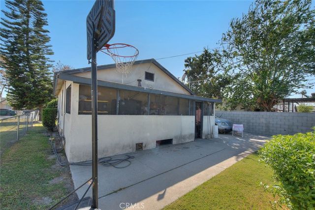 5853 Loveland, Bell Gardens, CA 90201