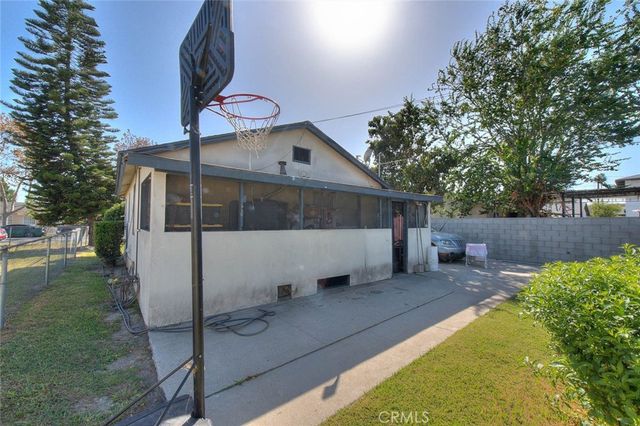5853 Loveland, Bell Gardens, CA 90201