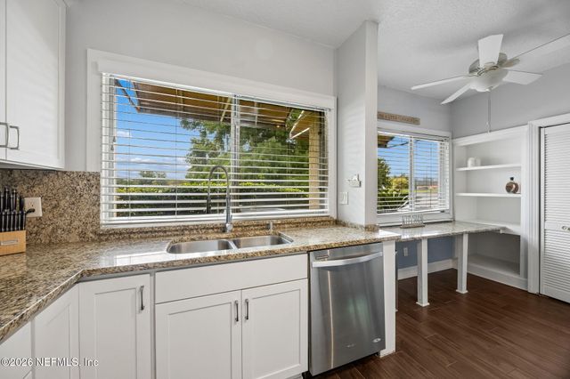 4020 LAVISTA Circle 211, Jacksonville, FL 32217