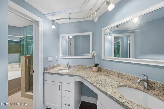 4020 LAVISTA Circle 211, Jacksonville, FL 32217