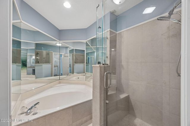 4020 LAVISTA Circle 211, Jacksonville, FL 32217