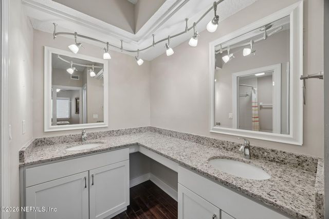4020 LAVISTA Circle 211, Jacksonville, FL 32217