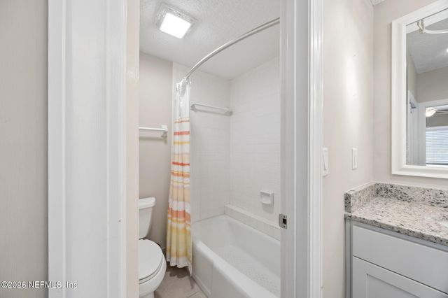 4020 LAVISTA Circle 211, Jacksonville, FL 32217