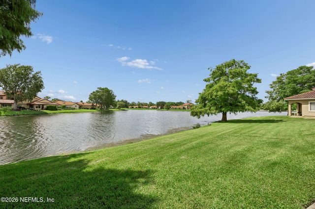4020 LAVISTA Circle 211, Jacksonville, FL 32217