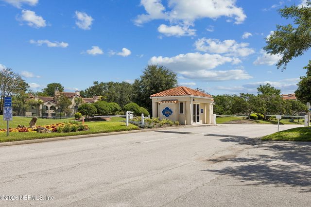 4020 LAVISTA Circle 211, Jacksonville, FL 32217