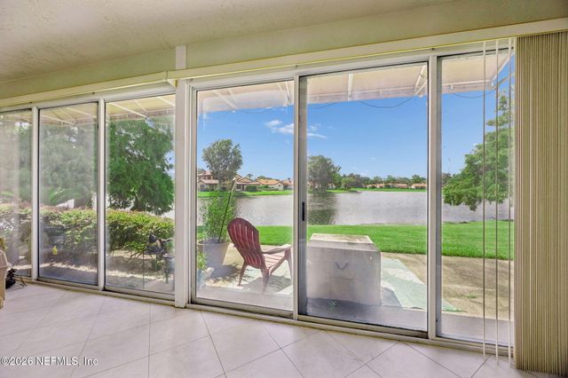 4020 LAVISTA Circle 211, Jacksonville, FL 32217