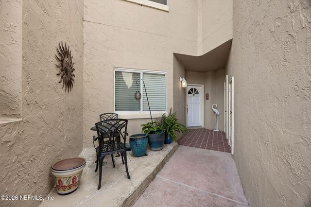 4020 LAVISTA Circle 211, Jacksonville, FL 32217