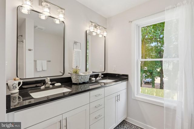 238 BLUE RIDGE AVE, Front Royal, VA 22630
