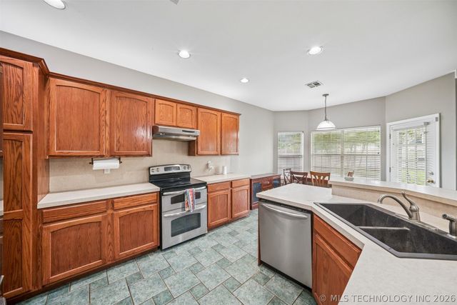 2909 W Oakland Street, Broken Arrow, OK 74012