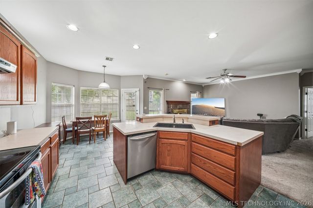 2909 W Oakland Street, Broken Arrow, OK 74012