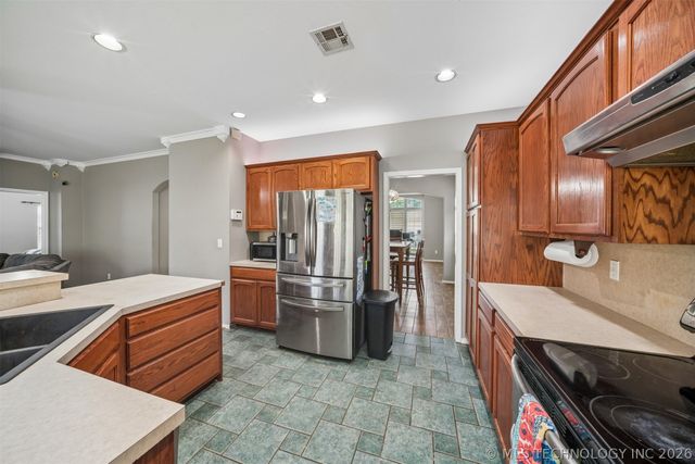 2909 W Oakland Street, Broken Arrow, OK 74012