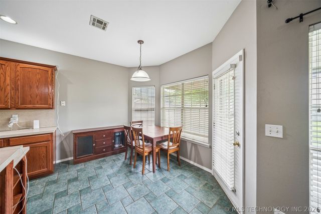 2909 W Oakland Street, Broken Arrow, OK 74012