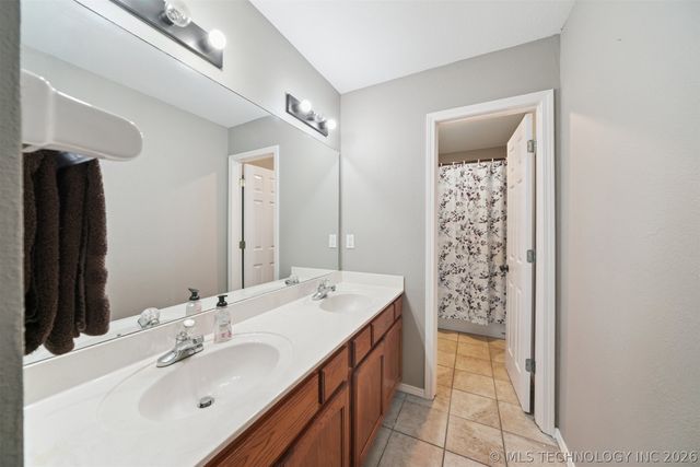 2909 W Oakland Street, Broken Arrow, OK 74012