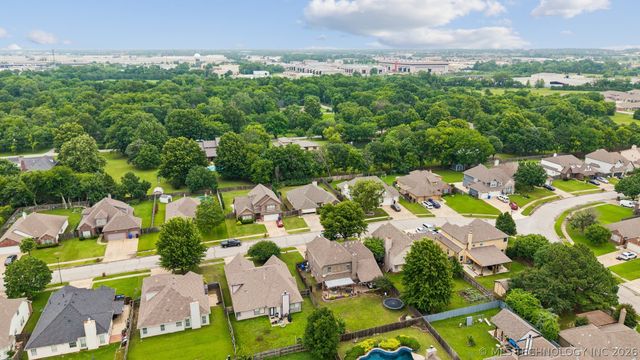 2909 W Oakland Street, Broken Arrow, OK 74012