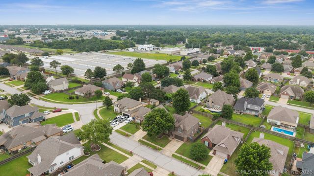 2909 W Oakland Street, Broken Arrow, OK 74012
