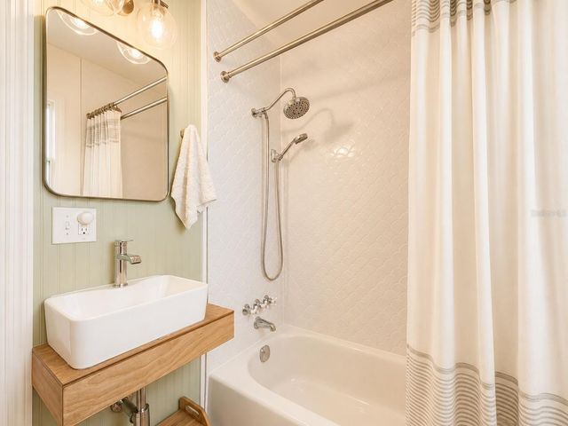 6299 34TH AVENUE N, St Petersburg, FL 33710
