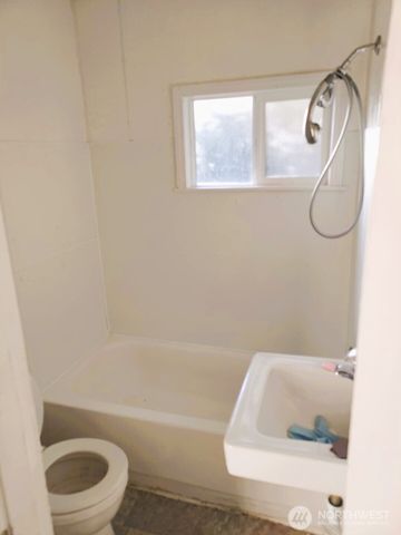 2218 W 5TH Street, Aberdeen, WA 98520