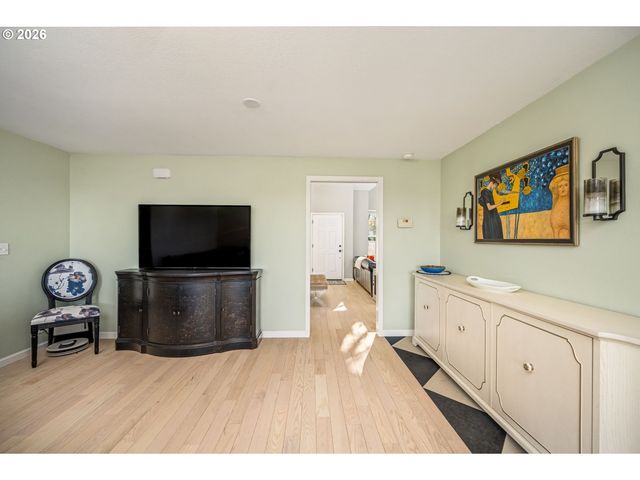 579 SWEETWATER Ln, Eugene, OR 97404