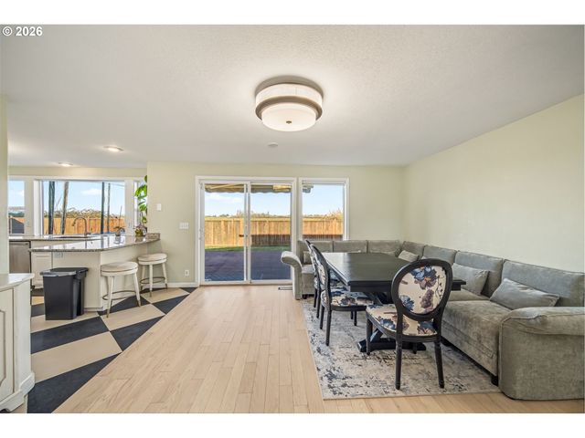 579 SWEETWATER Ln, Eugene, OR 97404