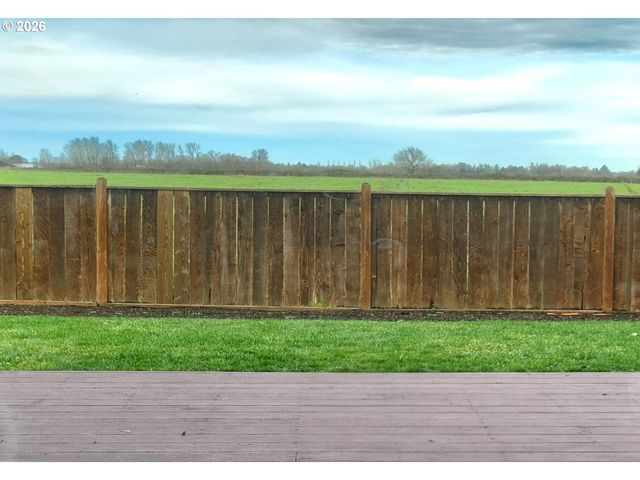 579 SWEETWATER Ln, Eugene, OR 97404