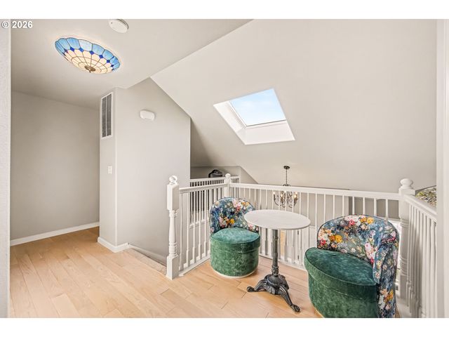 579 SWEETWATER Ln, Eugene, OR 97404