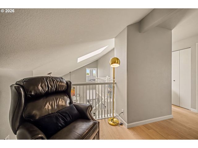 579 SWEETWATER Ln, Eugene, OR 97404