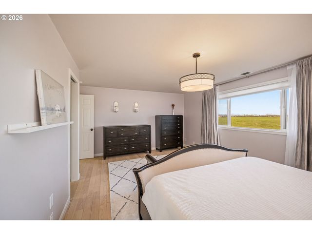 579 SWEETWATER Ln, Eugene, OR 97404