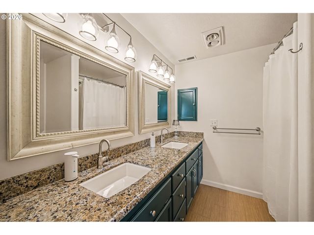 579 SWEETWATER Ln, Eugene, OR 97404