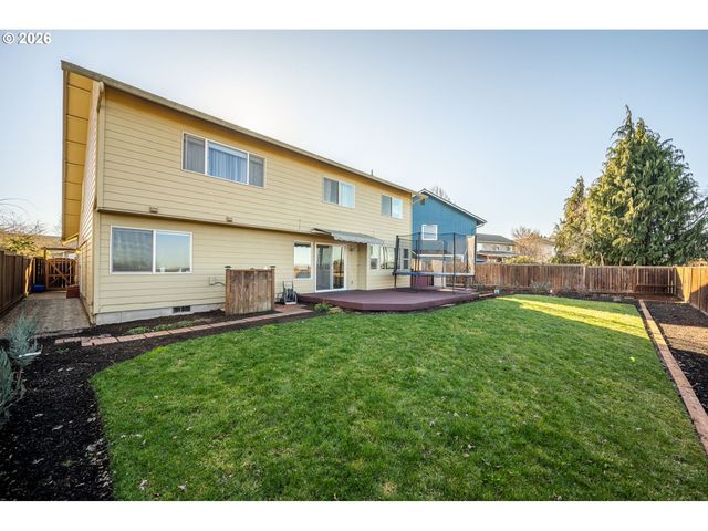 579 SWEETWATER Ln, Eugene, OR 97404