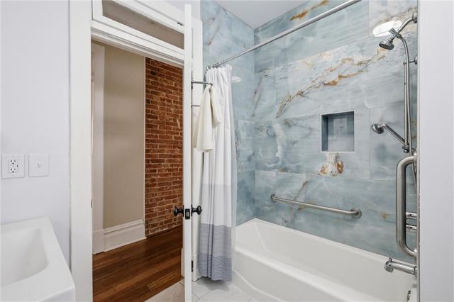 808 E 33rd Street, Kansas City, MO 64109