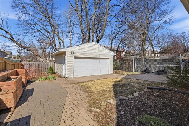 808 E 33rd Street, Kansas City, MO 64109