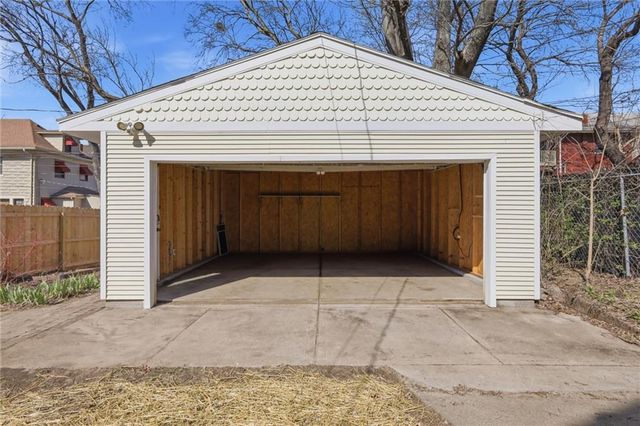 808 E 33rd Street, Kansas City, MO 64109