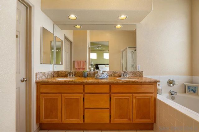 1992 Ridge Way Glen, Escondido, CA 92029