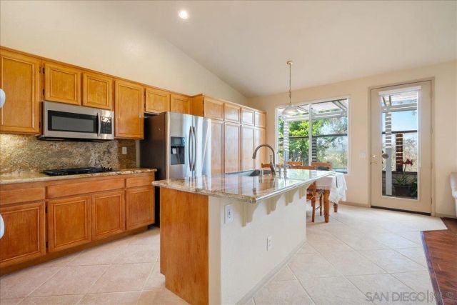 1992 Ridge Way Glen, Escondido, CA 92029