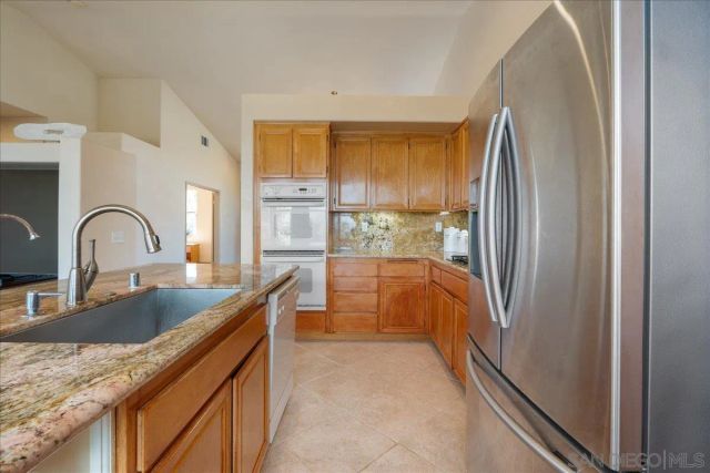 1992 Ridge Way Glen, Escondido, CA 92029