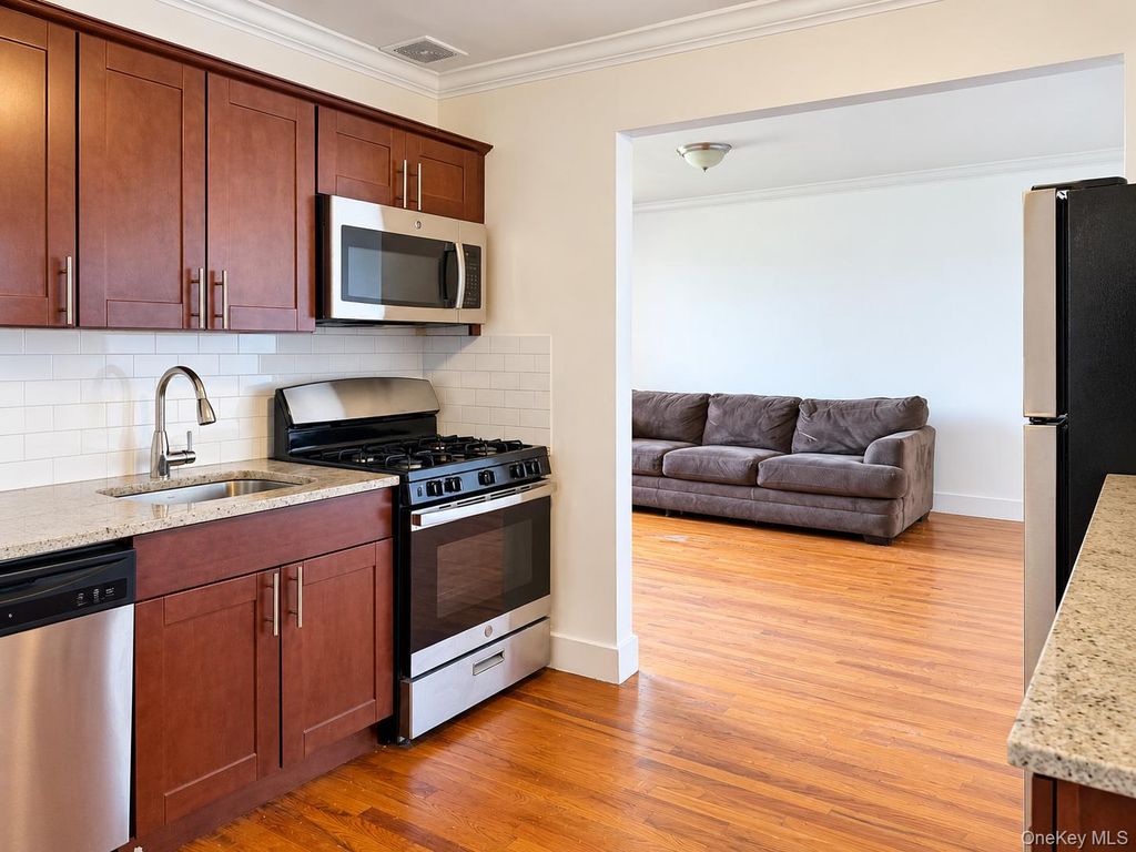 150-30 71 Avenue 5H, Kew Garden Hills, NY 11367 — photo 2