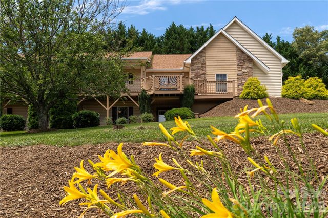 506 Brook Knoll Circle, Weaverville, NC 28787