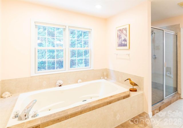 506 Brook Knoll Circle, Weaverville, NC 28787