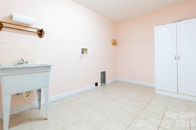 506 Brook Knoll Circle, Weaverville, NC 28787