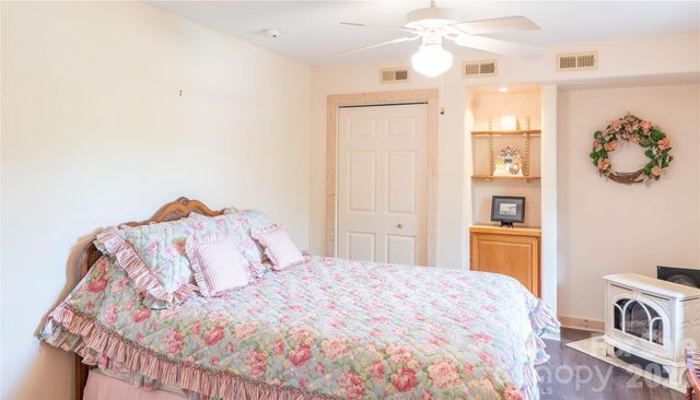 506 Brook Knoll Circle, Weaverville, NC 28787